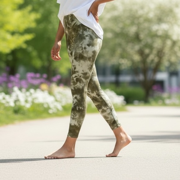 NWT Lululemon Align Pant 25" *Diamond Dye Light Sage Army Green Dark Olive Sz 0 - Picture 4 of 9